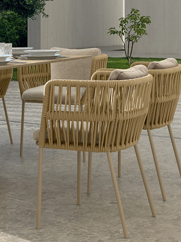 Cliff Kollu Sandalye