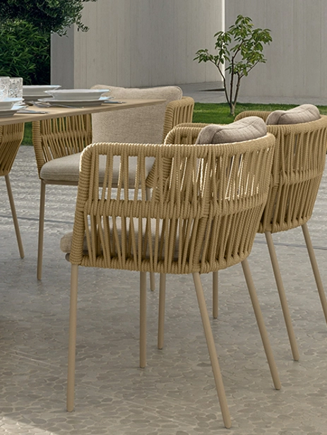 Cliff Kollu Sandalye