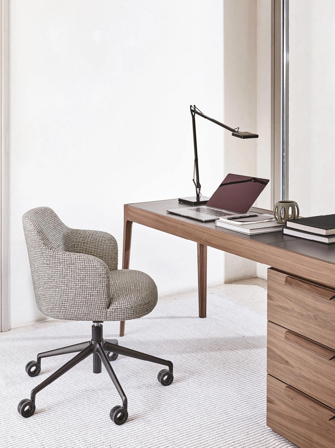 Abby Tekerlekli ve Döner Tabanlı Sandalye