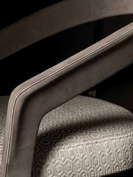 Frances Kollu Sandalye